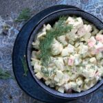 Sałatka z paluszkami krabowymi