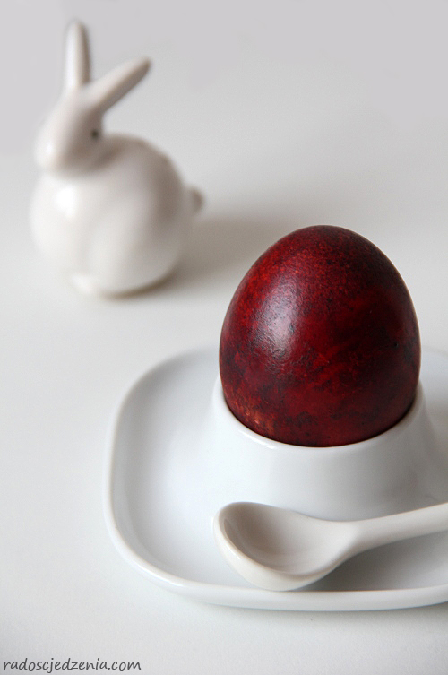 Naturalne sposoby barwienia jajek wielkanocnych
