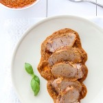 Polędwiczki wieprzowe w sosie z czerwonym pesto